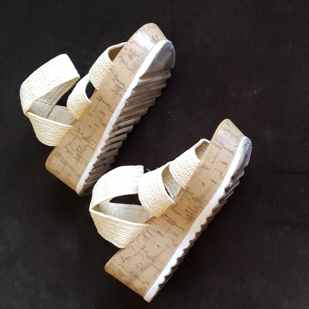 Wild Diva Platform  Sandals Size 8.5 Elastic upper - Picture 6 of 7